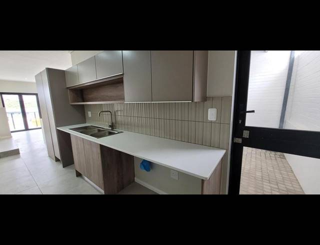 3 BEDROOM TOWNHOUSE FOR SALE IN ISLAND VIEW